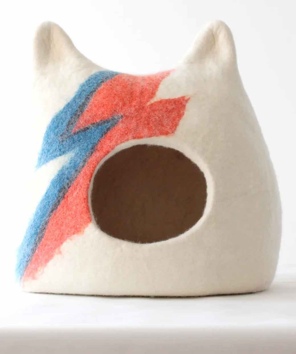 Ziggy-Stardust-Cat-bed Ziggy Stardust Cat bed