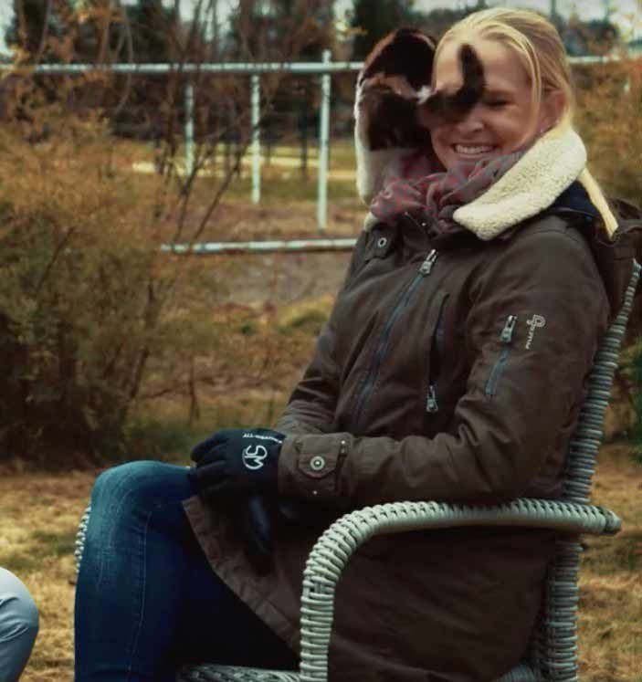 Friendly Cat Interrupts Tv Interview And Steals The Show We Love Cats